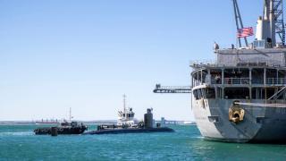 Nuclear submarine USS Springfield prepares to berth outboard of USS Frank Cable at Fleet Base West